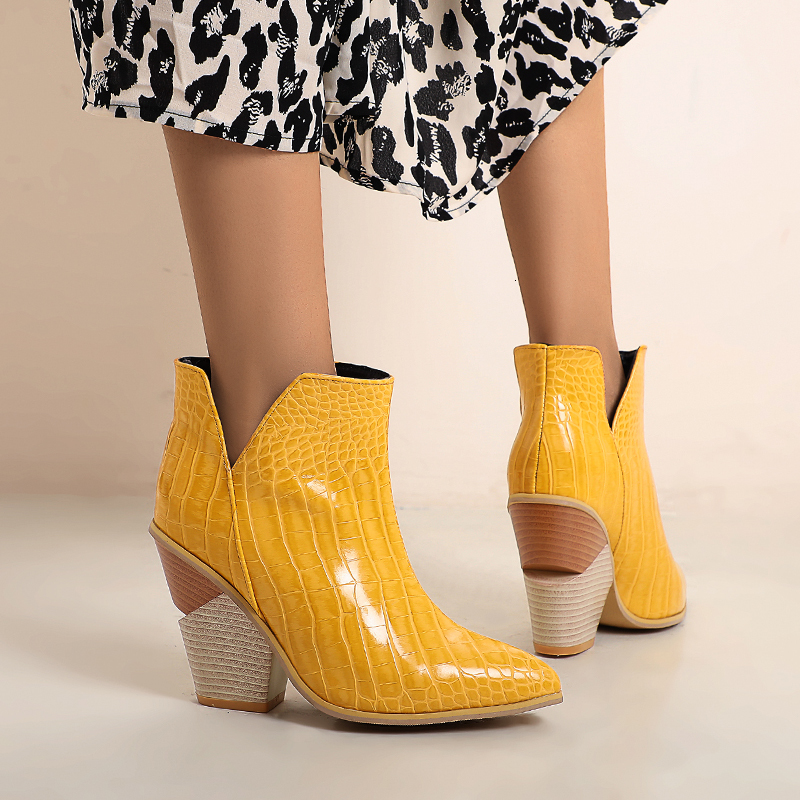 

2021 Women's Boots Pu Plus Size 22-28cm Autumn Length and Winter Relief Crocodile Snake Standard Shoes E6XZ, Yellow.