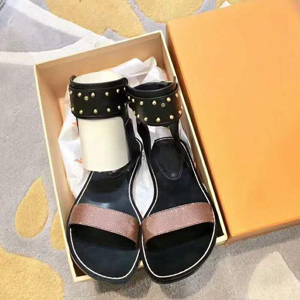 

Wholesale Summer Brand Designer women Flip flops Slipper Fashion Genuine Leather slides sandals Metal Chain Ladies Casual shoes with box L10, Brown