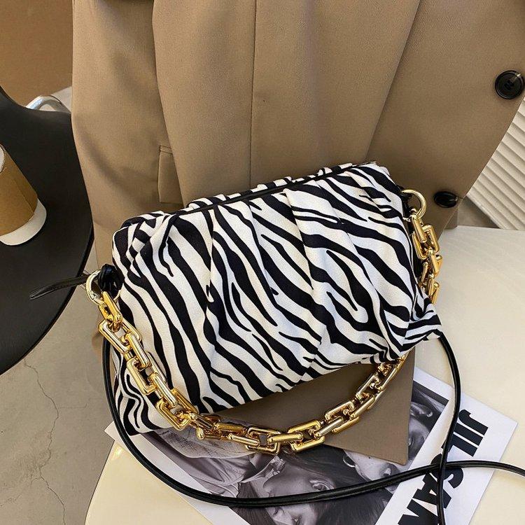 

New Fashion Animal Pattern Chain Decoration Shoulder Messenger Bag, Black