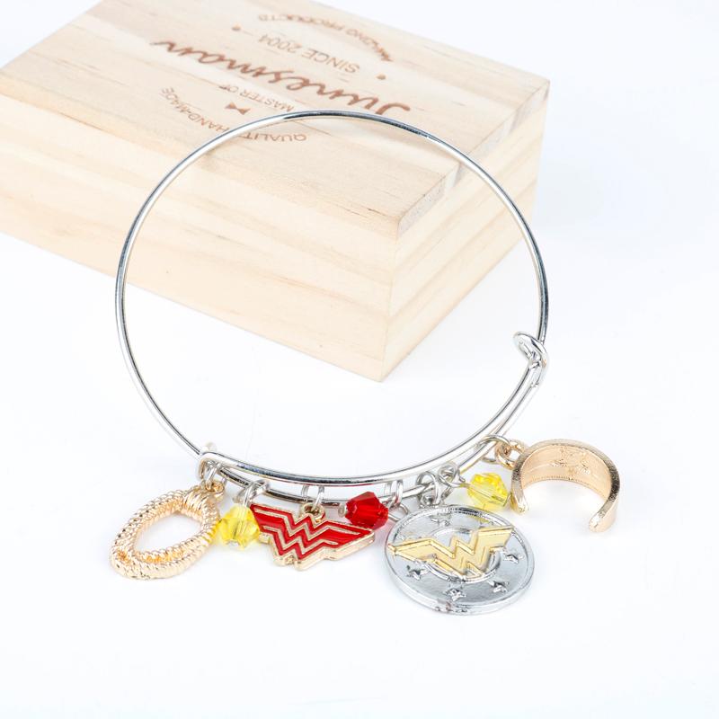 

FANTASY UNIVERSE Super Crown Shield Pentagram Armor/Cinderellas Crystal A Bracelets&Bangle -25