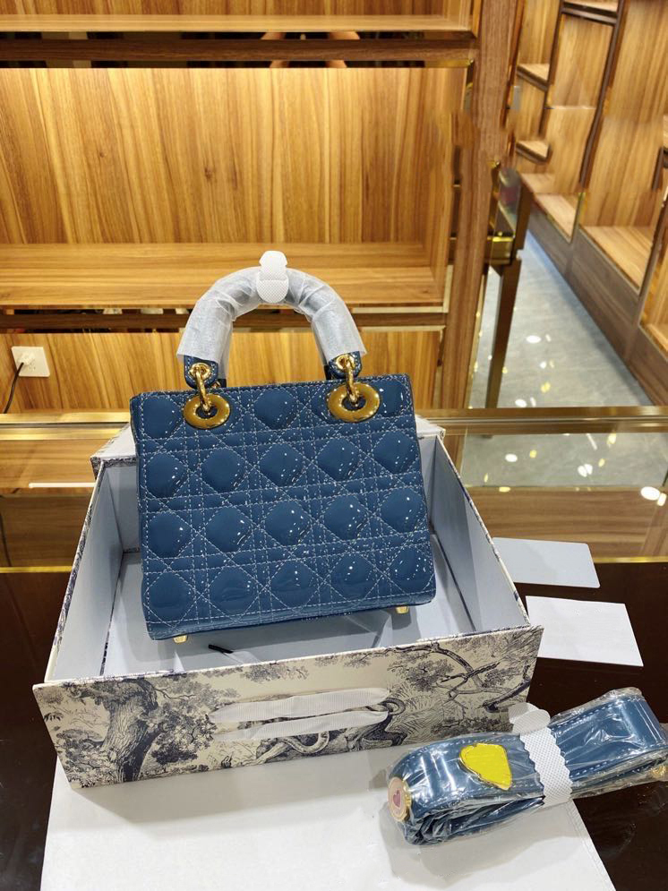 

Famous Bags Lady Women Fashion Vintage Clutch Handbags Removable Badge Broadband Patent Leather Clutch
