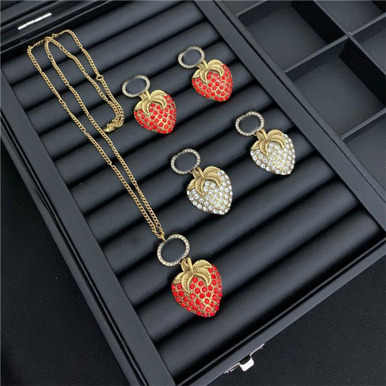 

Retro Strawberry Diamond Earrings Designer Letters Printed Jewelry Sets Brand Rhinestone Necklace Studs Women Designer Pendants, As pic