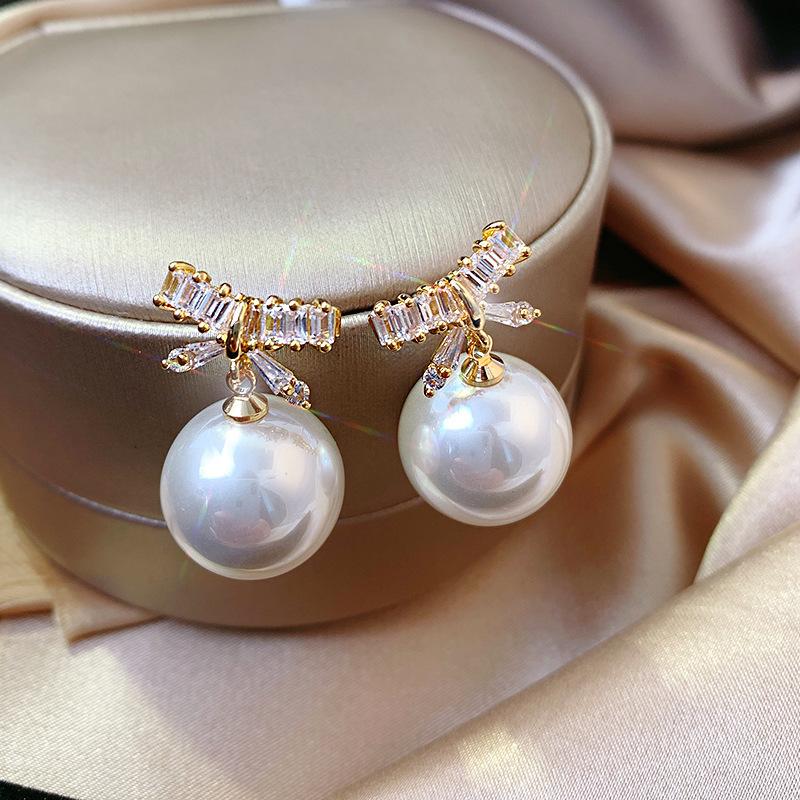 

LISM new retro copper inlaid zircon freshwater beads ladies light luxury fashion earrings fashion jewelry