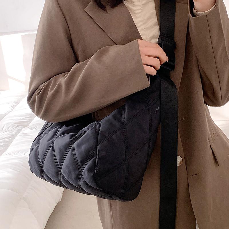 

Casual Designer Simple Solid Color Oxford Cloth Pillow Crossbody Bag for Women 2021 Fashion Luxury Black Shoulder Handbags, Style 1 black