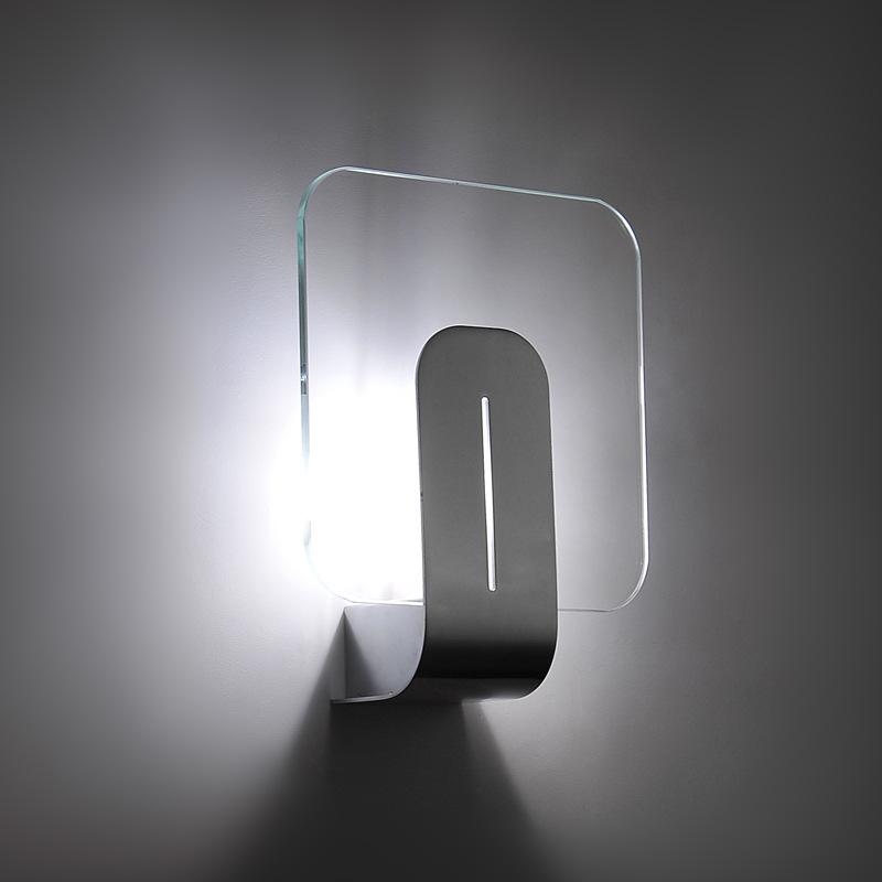 

Extremely easy-to-use LED guest room lamps and lamps
