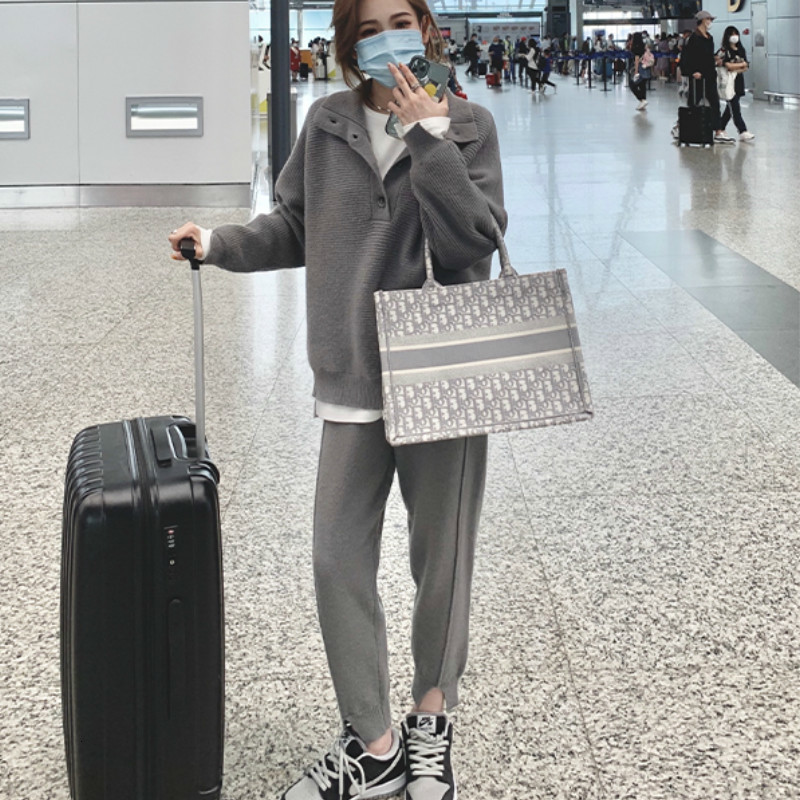 

2021 New Female Mode Two Pieces of Mesh Oversized Solid Neck Knitting Polo Pullover Elastic Waist Split Hem Leggings Pants 2NPI, Gray.
