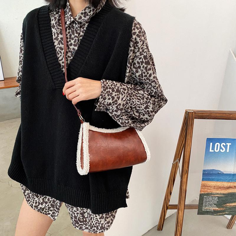 

Autumn and winter 2021 Plush French stick underarm bag, Dark brown