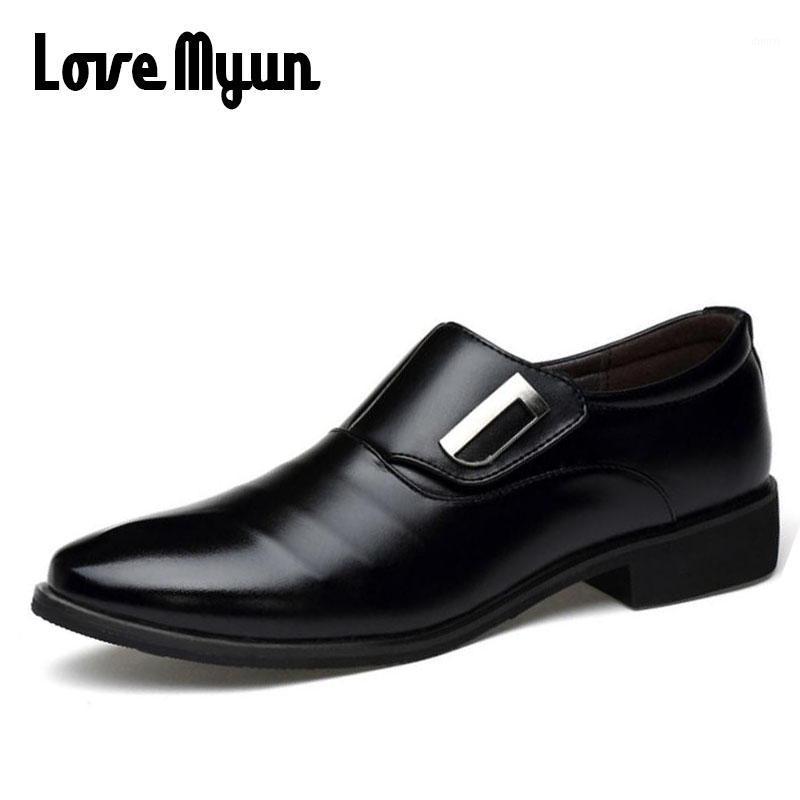

2020 New Men wedding Dress Business leather slip on Shoes Men Formal Shoes Pointed Toe Patent Leather Oxford 47.48 LL-971, Black