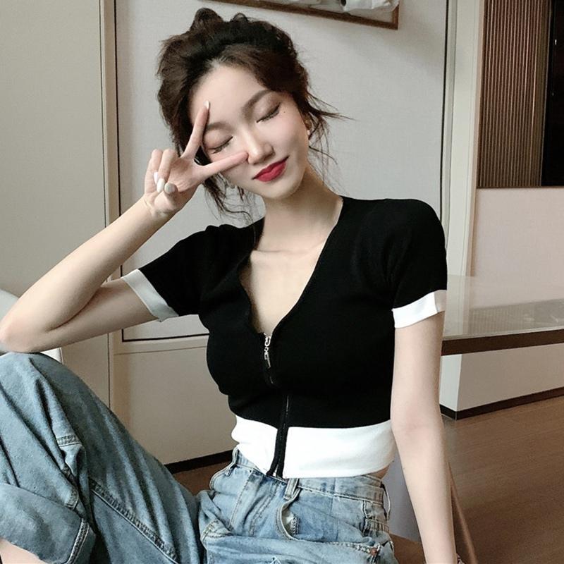 

Women Bottoming T-Shirt Fashion Style Sweet Top Slimming Chic Short Paragraph Wild Zipper Cardigan Two Colors V-Neck Clothes