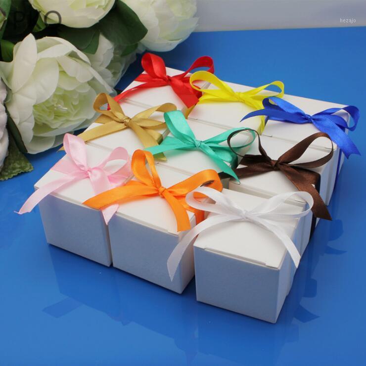 

50Pcs/Lot Square Gift Box White Kraft Paper Box With Ribbon Small Jewelry Present Birthday Wedding Party Boxes 5x5x5cm1