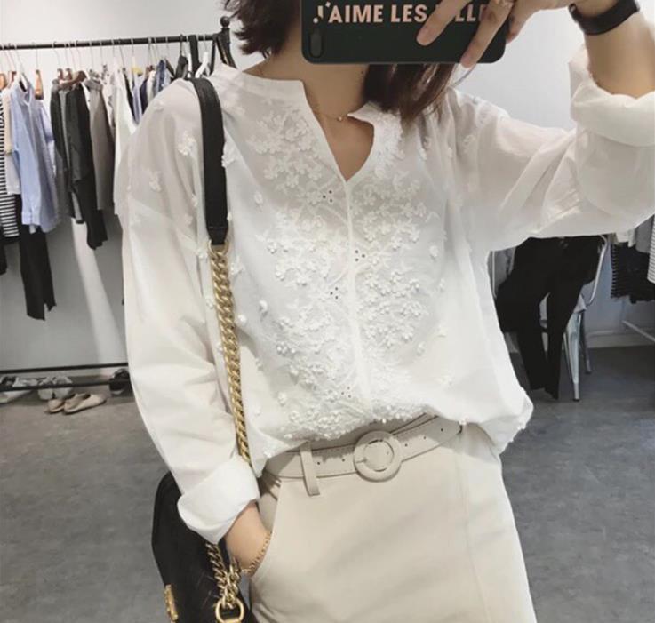 

Fresh Natural Women with V-shaped Sleeves Embroidered White Shirt 9uny