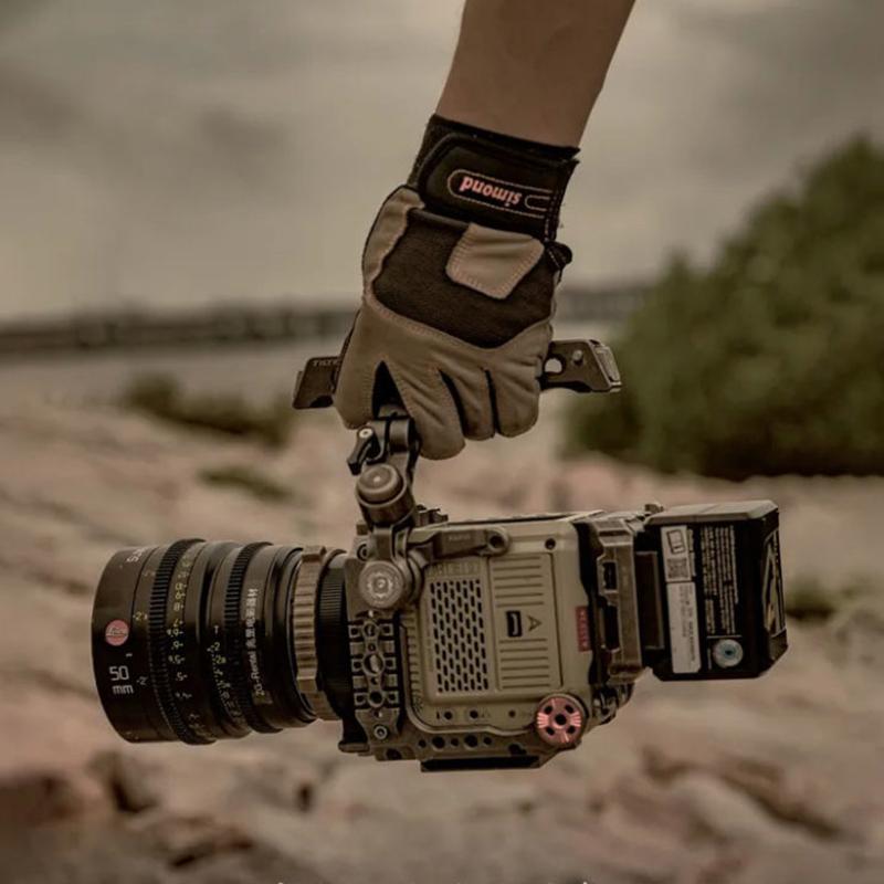 

Lighting & Studio Accessories IN STOCK Tilta RED KOMODO Kit Cage (Tactical Gray)
