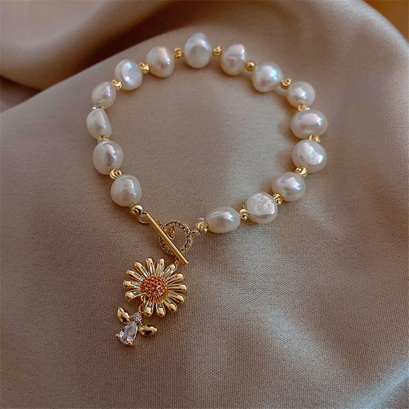 

Temperament Sweet Pearl Bracelet Fashion Female Simple Small Daisy Flower Bee Pendant Bracelet Bangles Hand Jewelry Accessories