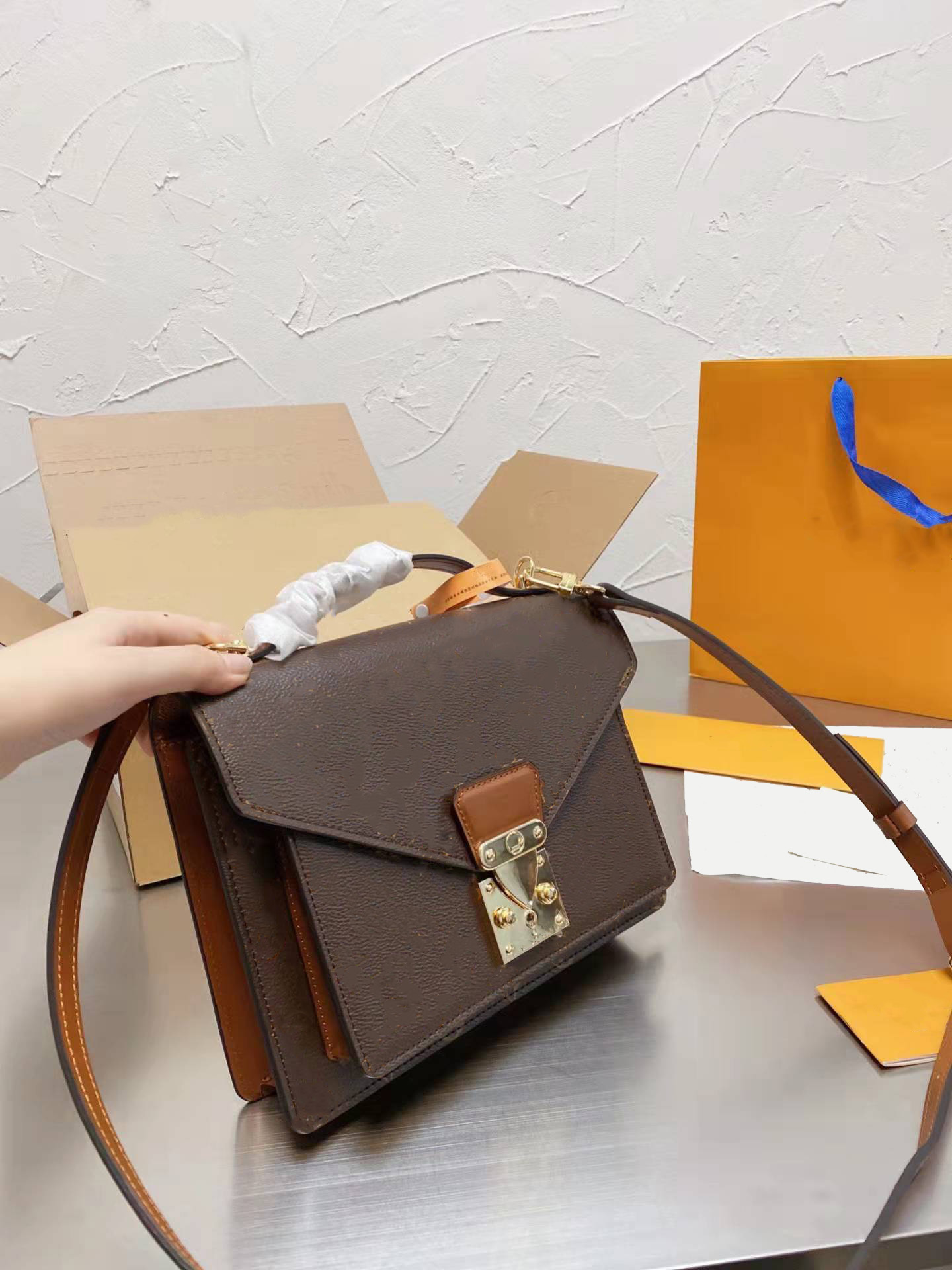 

Bags, messenger disigner bags hight quality brown flower color, Plum
