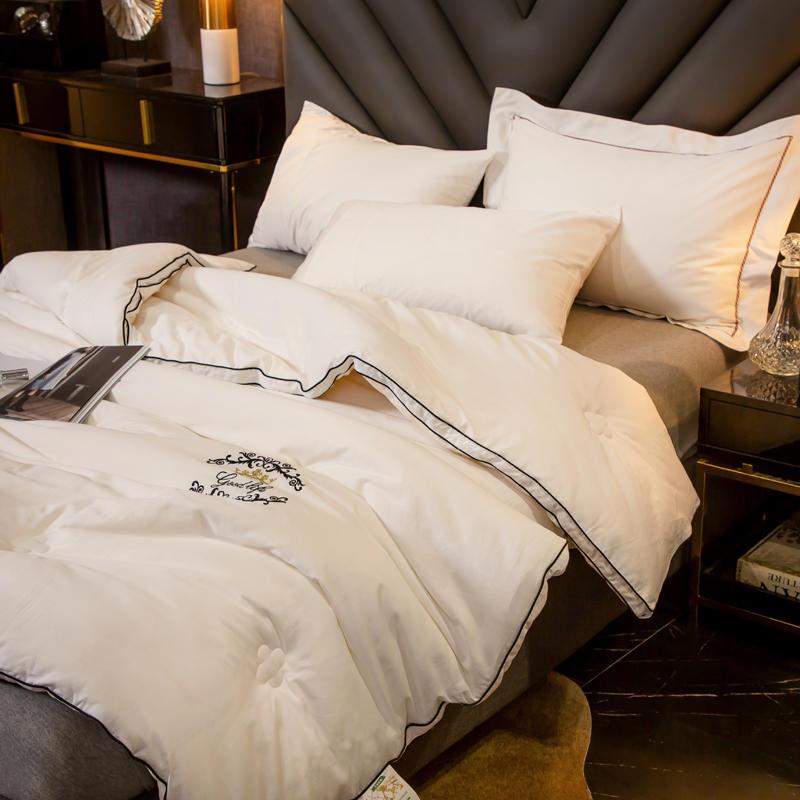 

100% Cotton Hot Crown Embroidered Soybean Autumn And Winter Quilt Comforter Duvet Style Filling Northern Europe