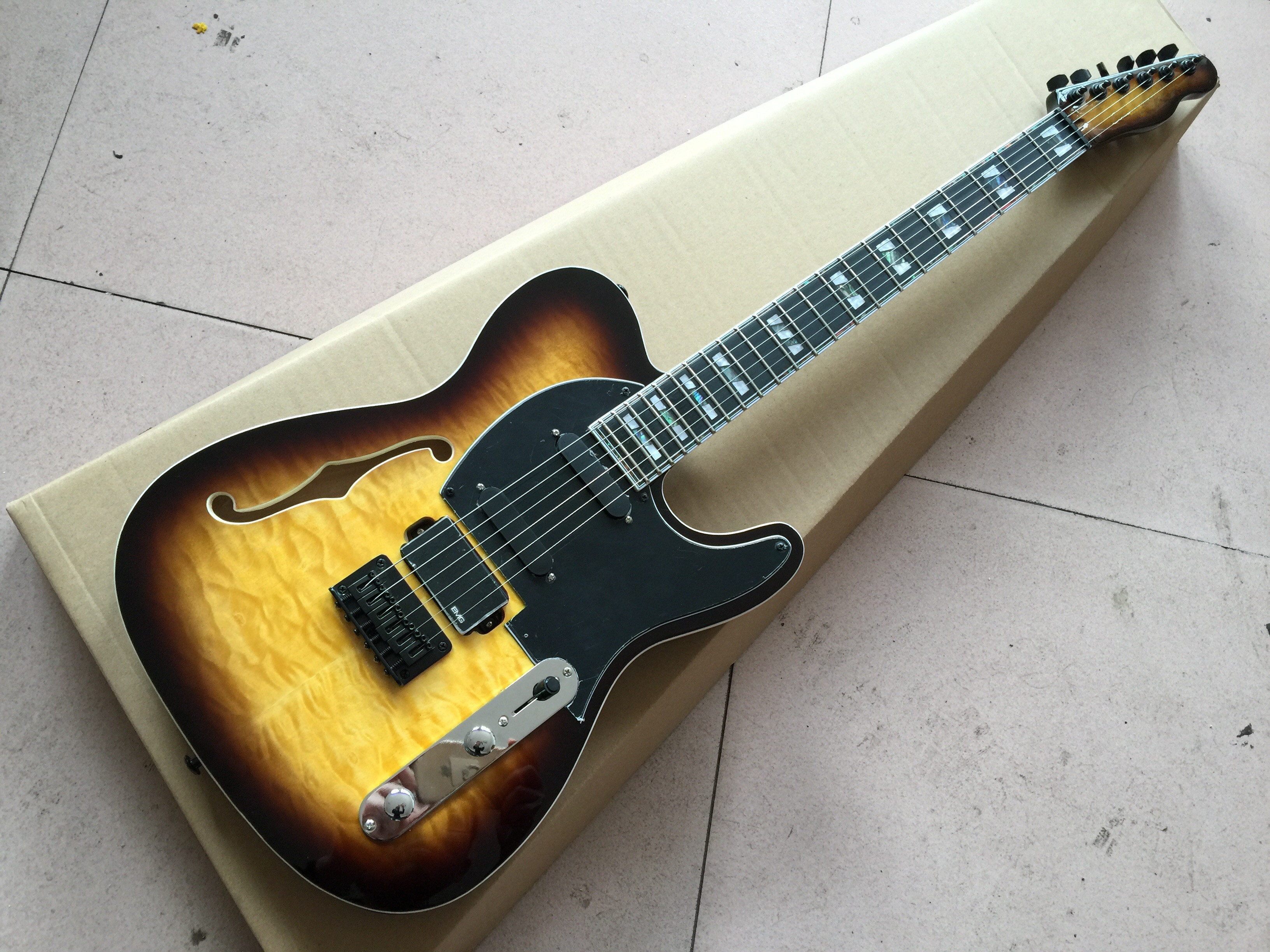 Personnalisé Vente directe usine Nouvelle vente chaude Sunburst érable guitare électrique, avec plaque supérieure et plaque arrière, 22 caractère