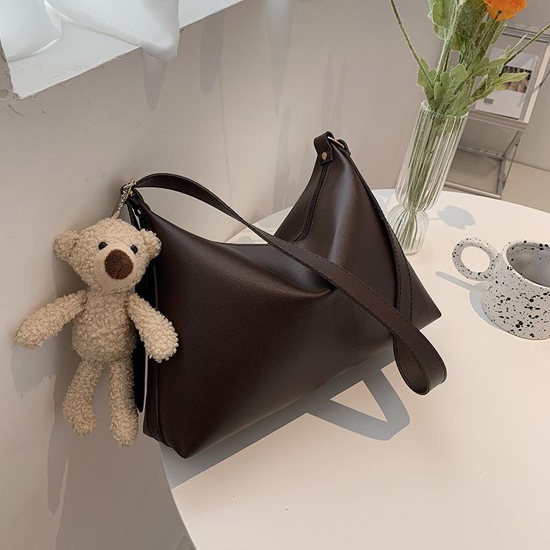 

Large capacity shoulder bag in autumn and winter 2021