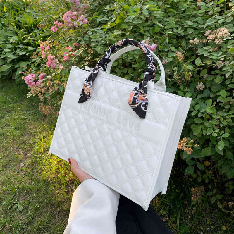 

2022 Factory Wholesale New Large capacity handbag bag women's summer creative texture rhombic lattice embroidered silk scarf Tote Bag, White