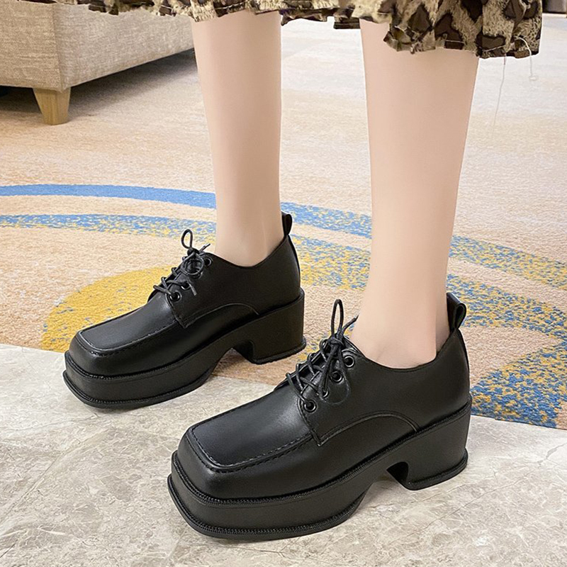 

2021 The New Women's Fashions Rent Up Platform Leather Pumps the Mary Jane Black Woman Shoes Round Toe Zapatos From Mujer 2021 V09t, Black and white.
