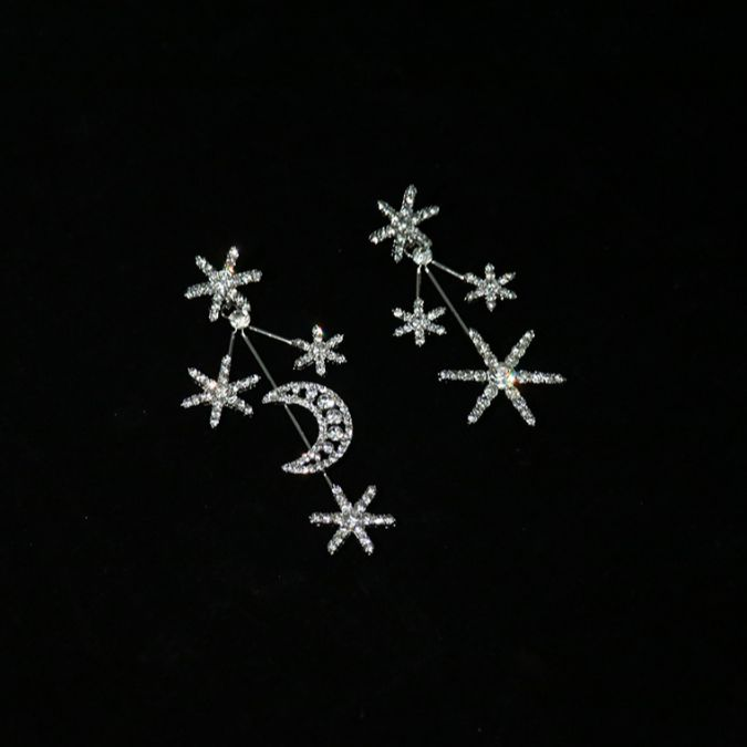 

Fashion blogger exaggerates flash zircon moon star earring temperament women catwalk asymmetric long drop earring for banquet