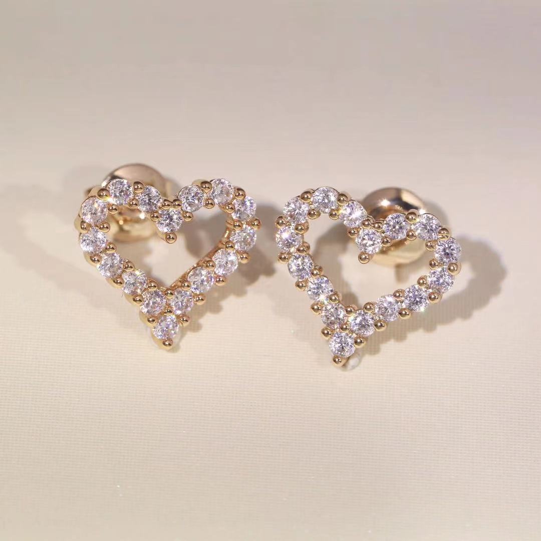 

2021 micro inlay hollow out diamond earrings simple fashion earrings stainless steel jewelry women heart earrings wholesale no allergy, Golden;silver
