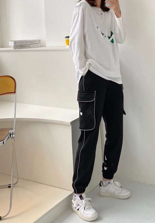 

20FW Fashion Men's & Women's Overalls Reflective Couple Plus Velvet Thickening Three-dimensional Big Pockets on Both Sides Sports Pants, Black