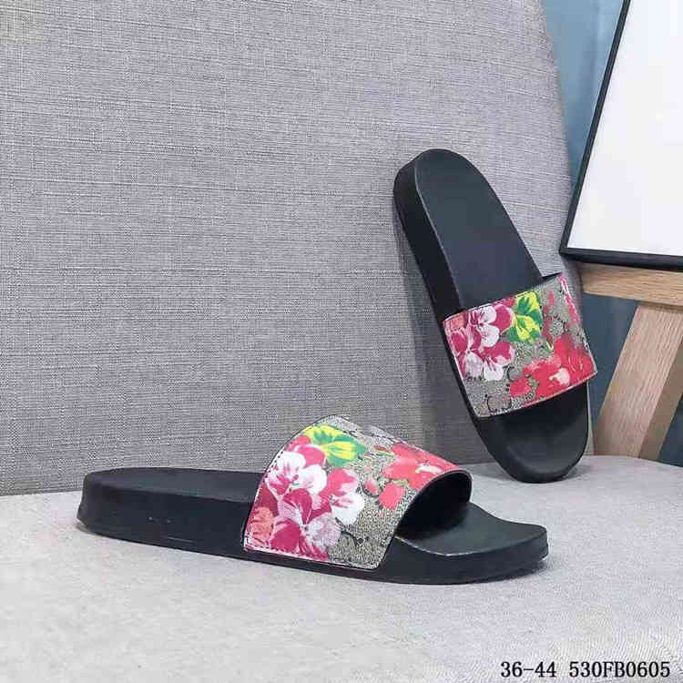 

New couple slippers fashion colorful sandals bronzing beach shoes one word, Flower red