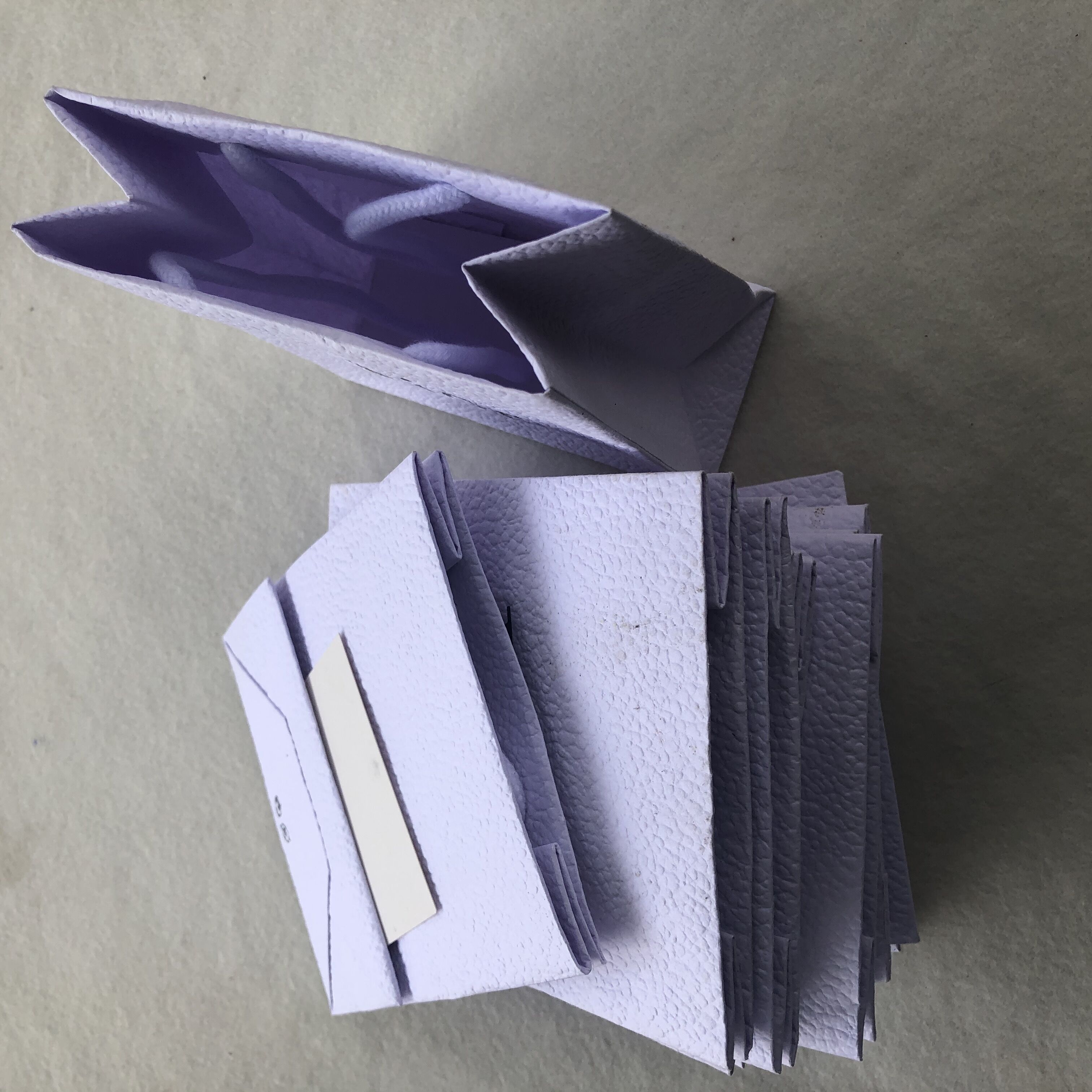 

15X6Cm White color C paper handbag for jewelry bag party gift packing bag boutique packing
