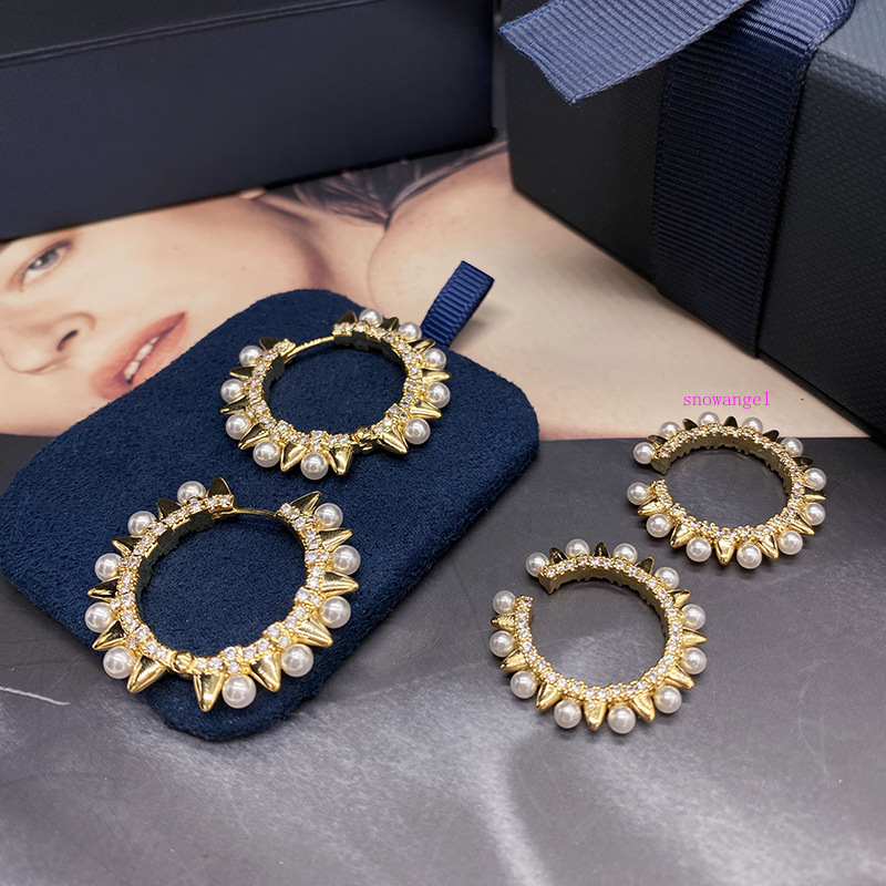 

Gold rivet pearl earrings advanced sense rivet ear bone clip sharp nail cone