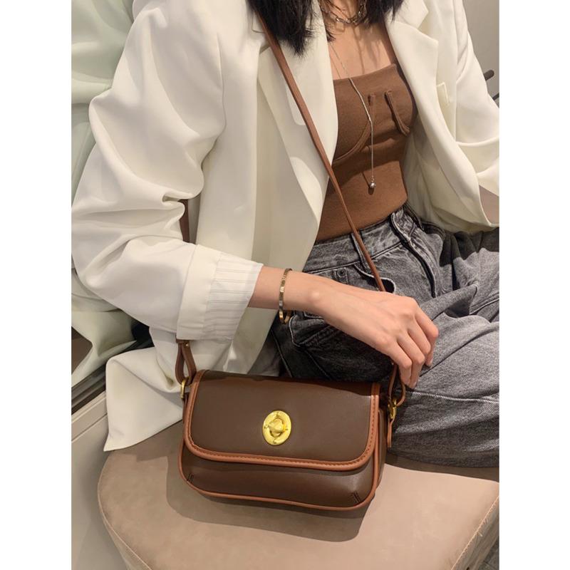 

2021 New Fashion Women's Pu Underarm Bag One Shoulder All-match Casual Square Phone Pack Simple Small Bag E050, Black