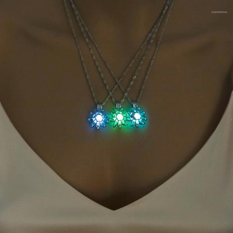 

In The Dark shine Luminous Pendant Necklace 3 color sunflower pattern Luminous Pendant Necklace Jewelry women Halloween Gifts1