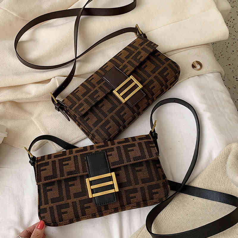 

Discount winter winter new belt buckle small women's simple color contrast signature messenger bag Handbags, Black