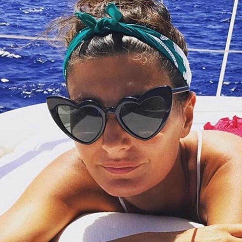 

Women Cat Eye Vintage Fashion Love Heart Sunglasses Brand Designer Black Pink Red Heart Shape Sun Glasses For Women UV4001