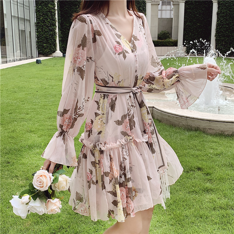 

Unique-breasted New Woman Dressed in Floral Stripes Printed V-neck Flashlight Runway Stylish Mini-dress Girly Autumn 2021 4851, The picture
