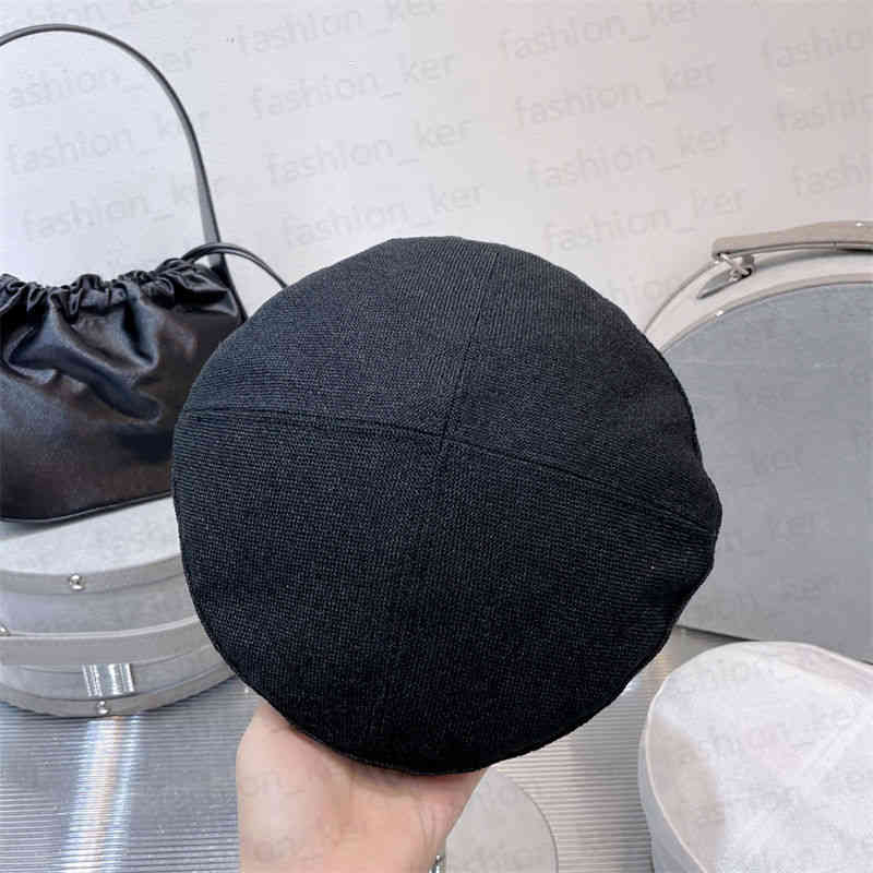 Simple Beret Comfortable Linen Hat Classic Black and White Hats Trendy Styles for the Spring and Summer Man Women High Quality