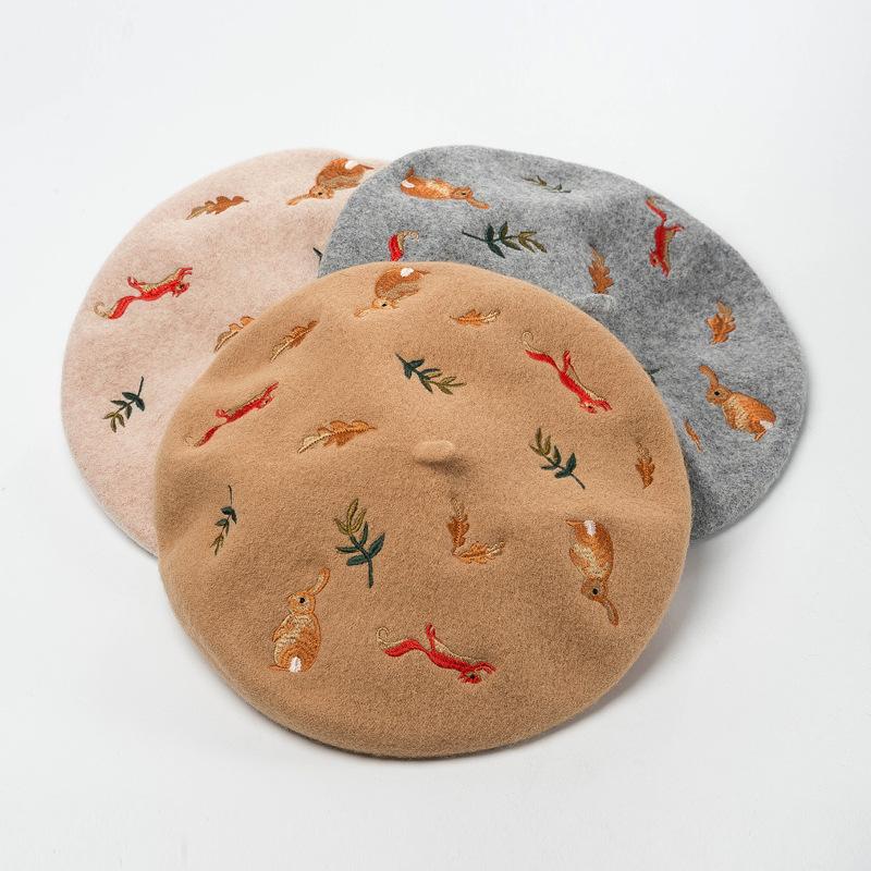 

Korean Autumn and Winter New Mori Squirrel Leaves Embroidered Wool Wool Beret Artist Hat Hat