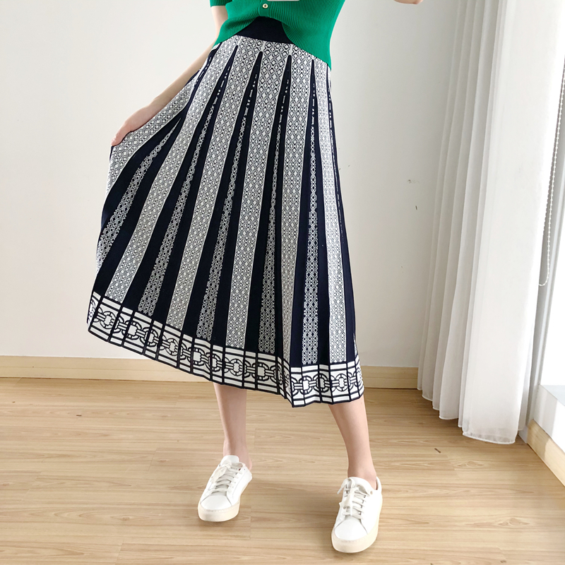 

2020 and New Elastic Smooth Is Not Easy Sticky Pilling Curvy Wool Granular Standard Geometric Mesh Granules Plissate Mid-length Skirt S977, Beige