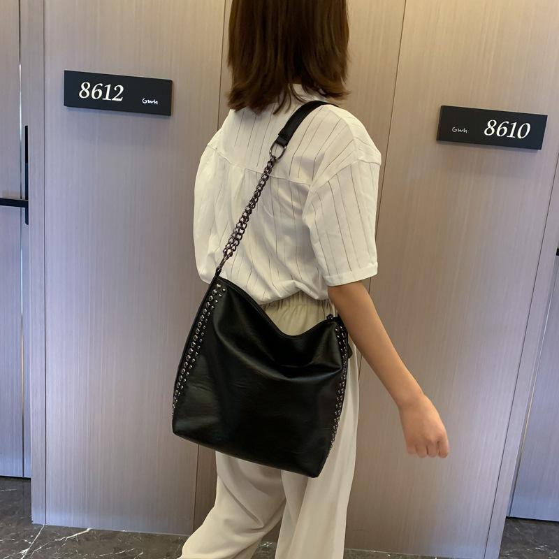 

Casual Rivet Shoulder Bag Female Chain Crossbody Bags for Women Leather Handbags Large Capacity Tote Bag, Black