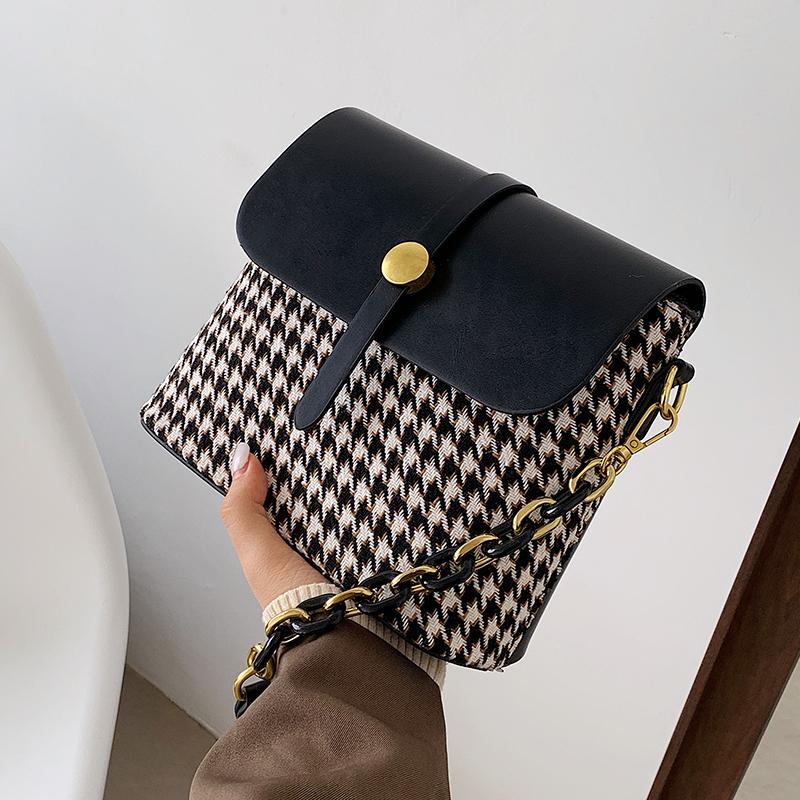 

Niche Design Popular Handbags 2021 New Fashionable Messenger Bag Houndstooth Shoulder Bag Underarm Dual-use Width: 21cm, Black
