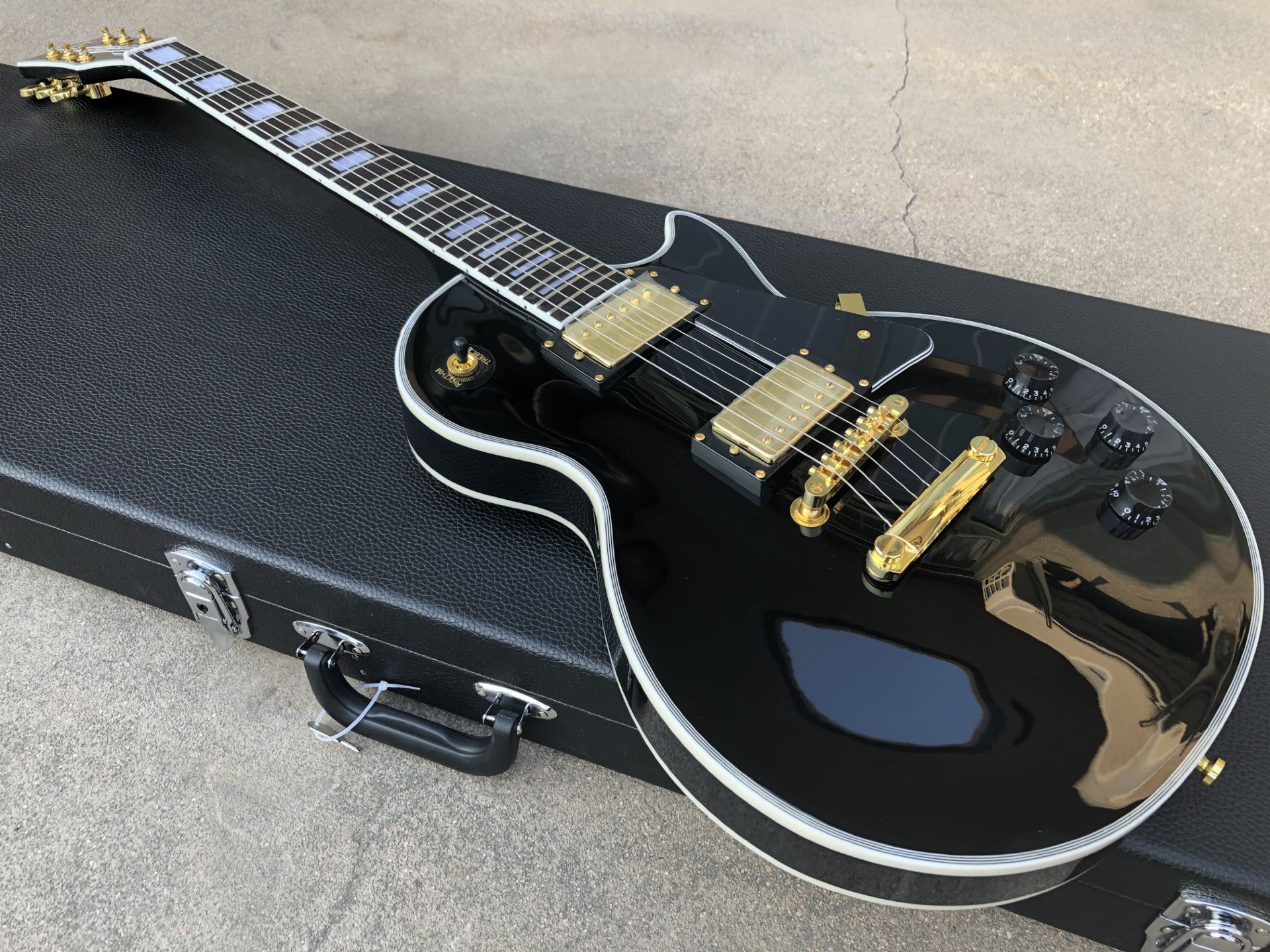 

Promotion! Custom Shop Black Beauty Electric Guitar Ebony Fingerboard & Fret Binding, Gold Hardware, In Stock, Ship Out Quickly