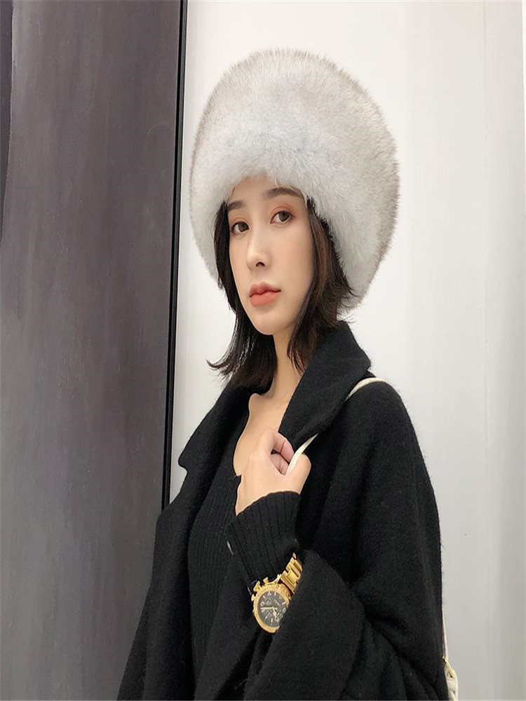 

Small round of the European and American winter woman, temperament fox skin, natural-colored ear protection hat, skin ski hat, As shown in figure