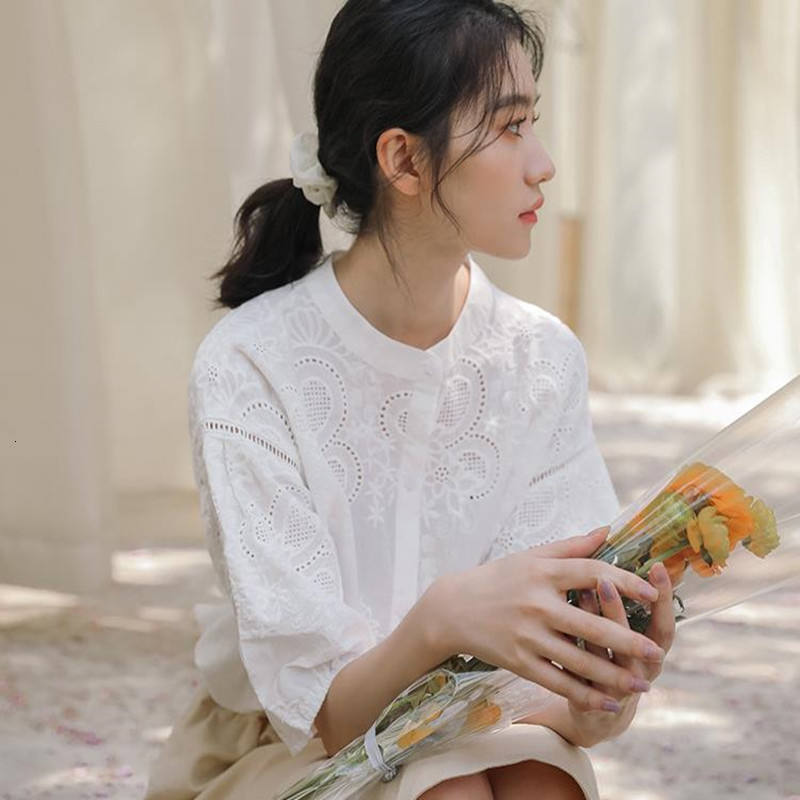 

2021 Female Around Neck Embroidered Bubble Short Sleeve Shirt Q90e, White