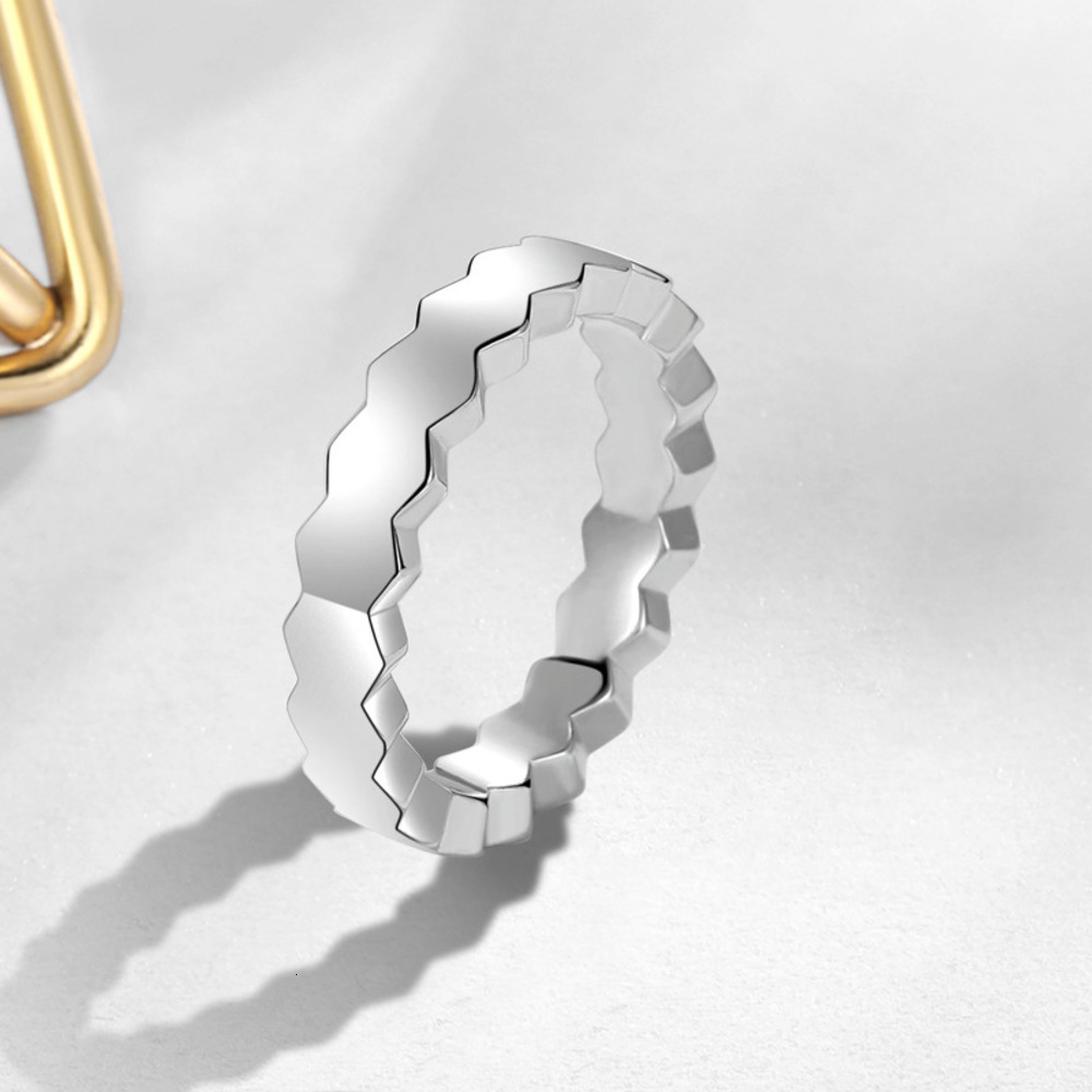 

Luxurys Designers Fashion Jz429 bright face beehive ring Paris fashion men's and women's Vegetarian ring couple ring