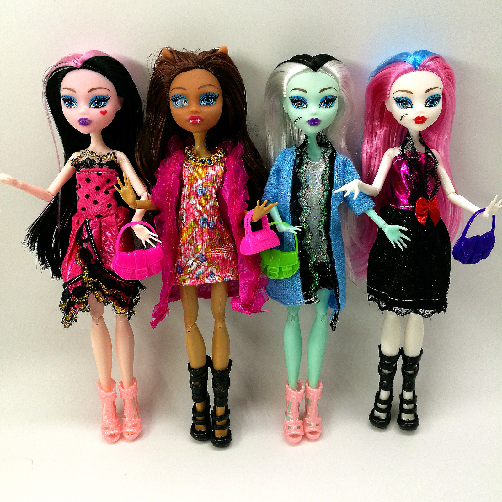 

Cheapest NO BOX 4 pcs/set Dolls New Style high dolls Monster fun high Moveable Joint Body Fashion dolls Girls Toys Best Gift LJ201125