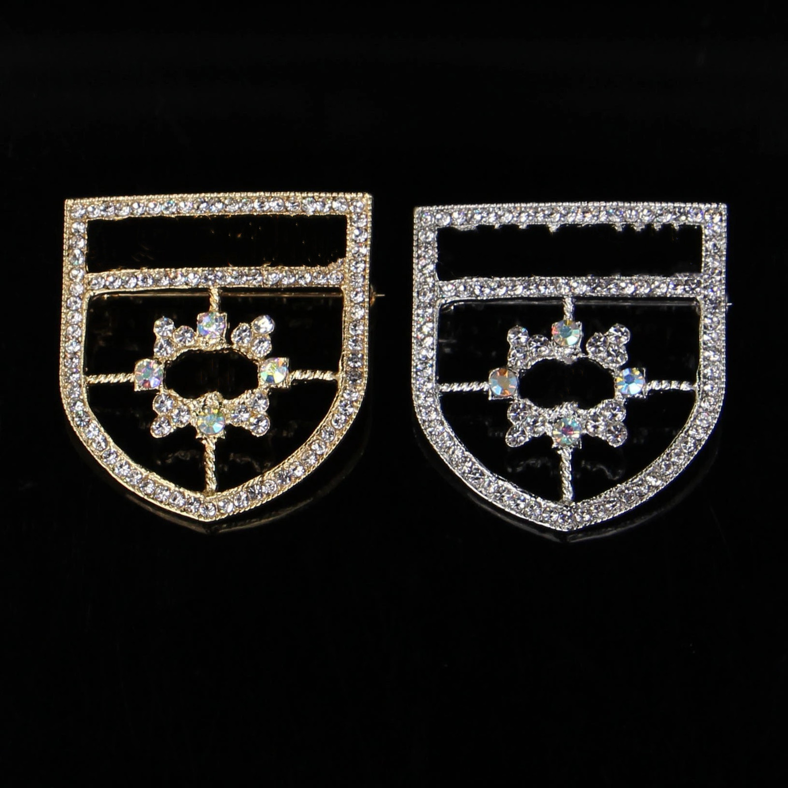 

New Crystal Brooch Pins Famous Fashion Pearl Rhinestone Classic Letter Collar Jewelry Accessories Banquet Broche Gifts Scarf Buckle 70-89