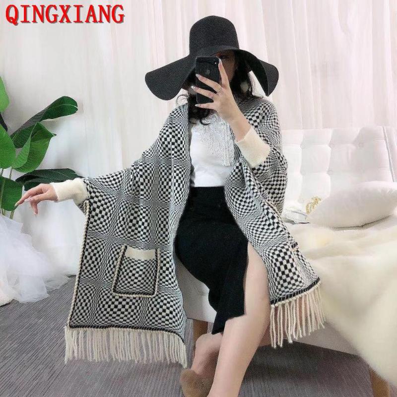 

2021 Black White Winter Faux Cashmere Knitted Houndstooth Poncho Women Female Batwing Sleeves Wrap Tassel Cardigan With Pocket