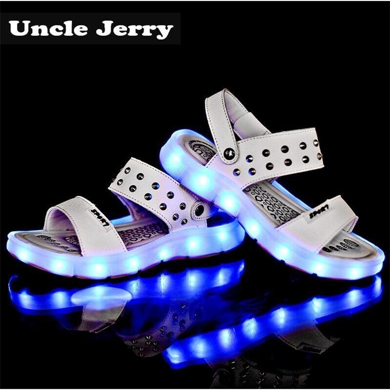 

UncleJerry USB Rechargeable Sandals for Girls and Women Rivets Glowing Shoes Children Beach Sandals Kids Summer Shoes Baby Shoes 201113, Brown