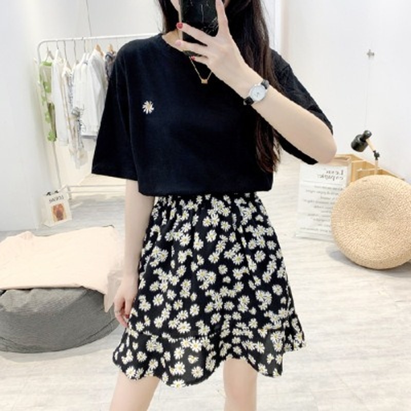 

2021 New Summer French retro little daisy embroidered net black female shirt fashion leisure tender time XFUC, Black t-shirt long