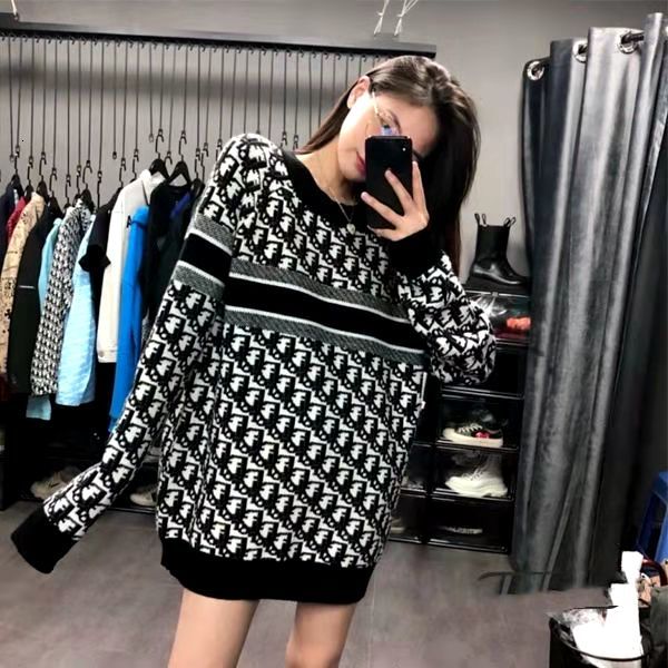 

Autumn winter new style covered with letter-jacquard knitted sweaters fashionable loose, and high-end fabrics are comfortable an, White;black