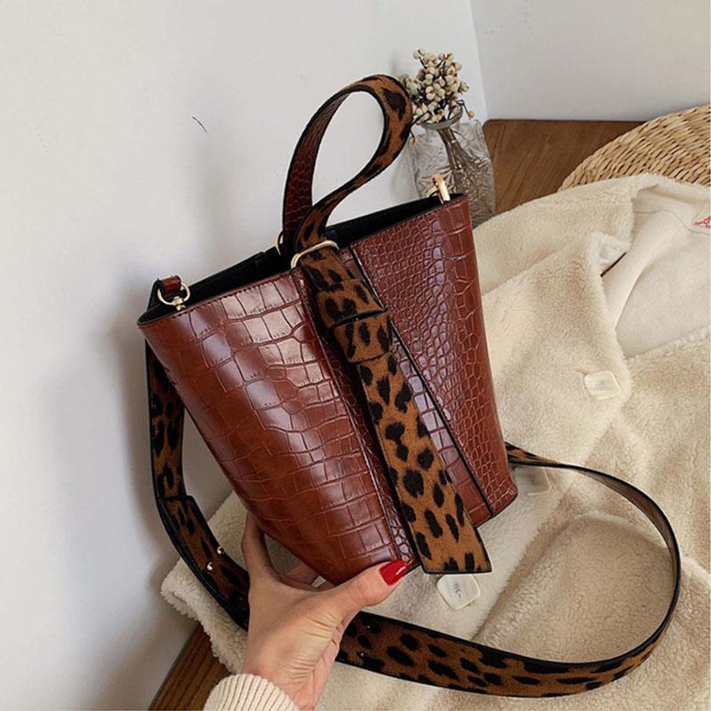

Fashion Leather Women's Shoulder Bags New Women Designer Vintage Leopard Bucket Handbag Casual Snakeskin Pattern Messenger Bags, Black